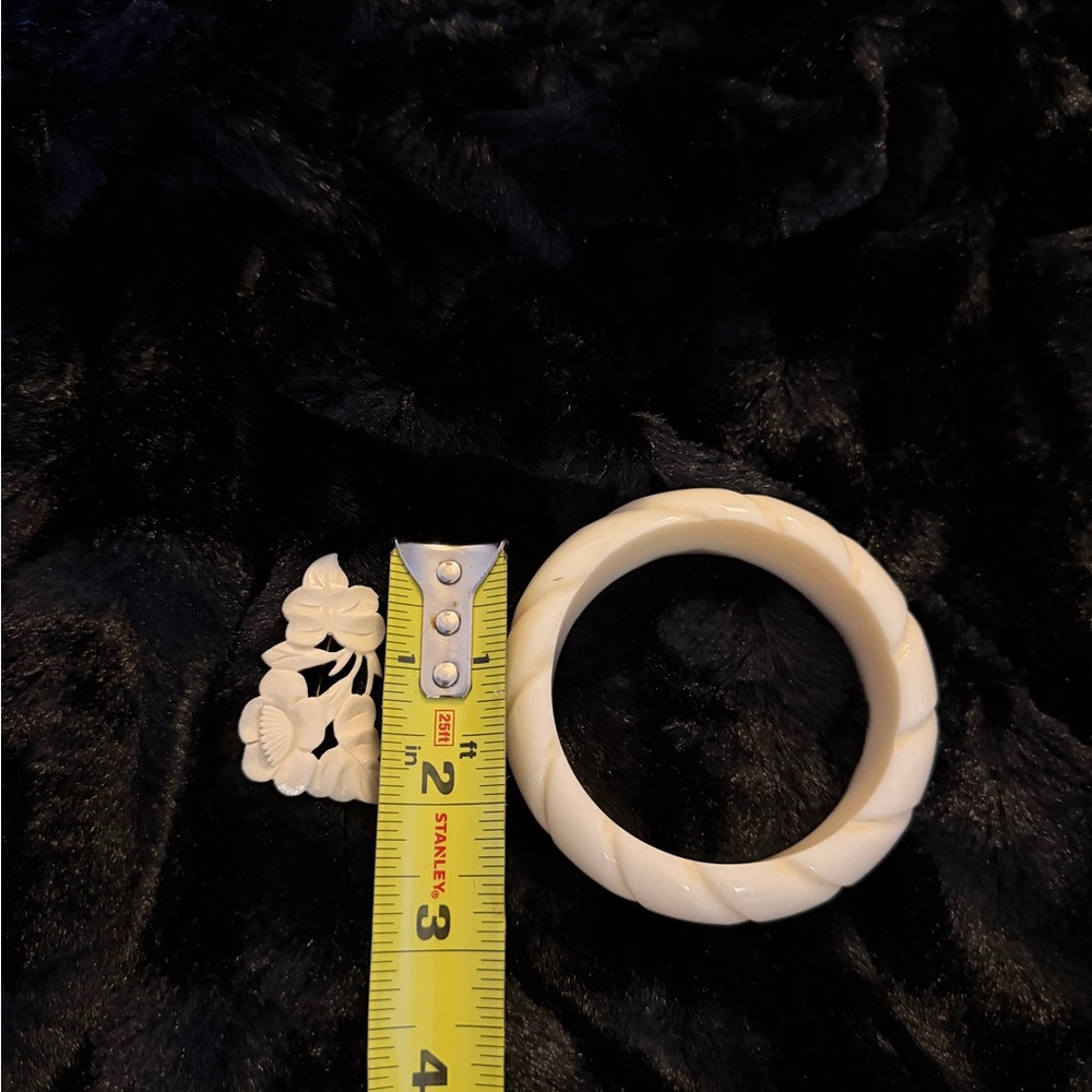 Chic Ivory Color Bangle Bracelet & Vintage Ivory Colored Flower Brooch - Picture 4 of 4